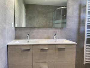 Villas 608 - Maison deux chambres entierement renovee a quelques pas de la plage et du centre : photos des chambres