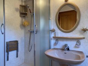 661 - Charmante maison en pierre sur les Hauteurs dErquy avec vue mer