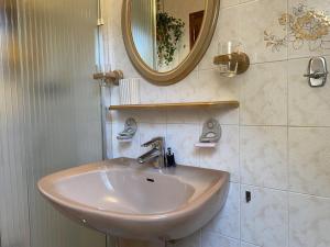 661 - Charmante maison en pierre sur les Hauteurs dErquy avec vue mer