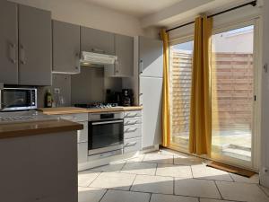 Villas 663 - Maison individuelle avec un exterieur, situee en plein coeur du centre-ville d'Erquy : photos des chambres