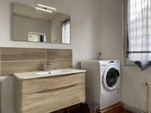 Villas 663 - Maison individuelle avec un exterieur, situee en plein coeur du centre-ville d'Erquy : photos des chambres