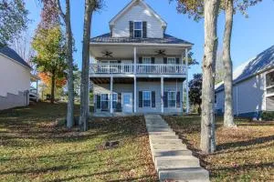 House #04 - Happy Camper-(No Pets) -Private Pier - Centre