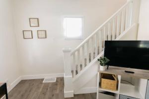 Beautiful Cape Cod House in Central Location