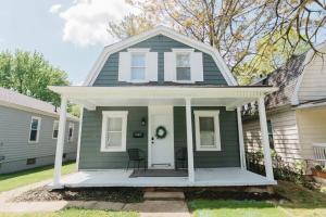 Beautiful Cape Cod House in Central Location