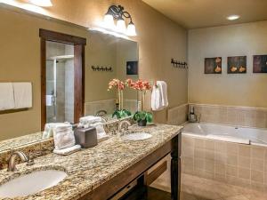 Grand Lodge Peak 7 - 3 bedroom Ski inSki out