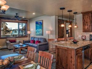 Grand Lodge Peak 7 - 3 bedroom Ski inSki out