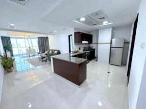 Deluxe Apartment With Panoramic View Near Metro