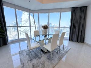 Deluxe Apartment With Panoramic View Near Metro