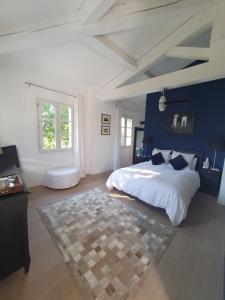 Lou Pantai, Bed and Breakfast, Delux Bedroom with AC