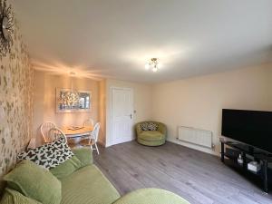 4 Bed Town House with free parking