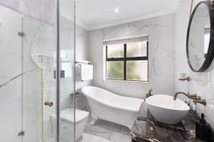 Island View 28 by Host Agents