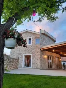 Castello Exclusive rooms with breakfast - by TA Leut Agency - Glavan