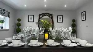 The Cheshire Gathering - Sleeps up to 30 With Hot Tub - ليدسهيم