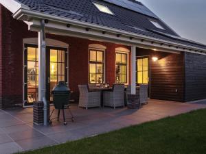 Holiday home with sauna and sun shower in Zeeland