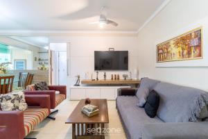 Lindo apto a 100m da praia de Jurerê CRJ101