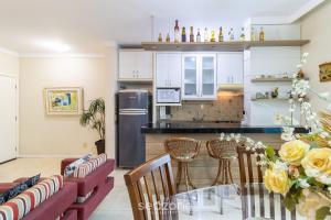 Lindo apto a 100m da praia de Jurerê CRJ101