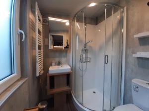 Holiday Home Tiny Haus am Waldsee by Interhome