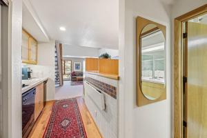 Palisades Tahoe Lodge Rentals Studio Loft #307