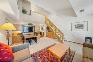 Palisades Tahoe Lodge Rentals Studio Loft #307