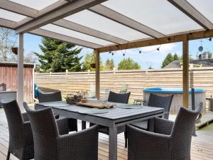 Holiday Home Holte - 750m from the sea by Interhome