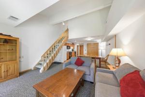 Palisades Tahoe Lodge Rentals Studio Loft #306