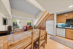 Palisades Tahoe Lodge Rentals Studio Loft #315