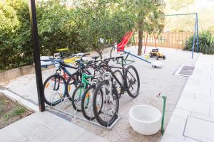 SUMAN APARTMENT WITH SHARED SWIMMING POOL, 120m FROM THE BEACH