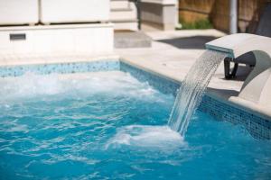 SUMAN APARTMENT WITH SHARED SWIMMING POOL, 120m FROM THE BEACH
