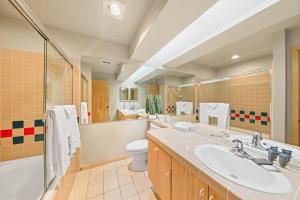 Palisades Tahoe Lodge Rentals Studio Loft #345