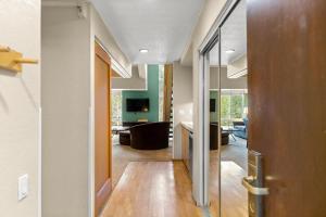 Palisades Tahoe Lodge Rentals Studio Loft #331