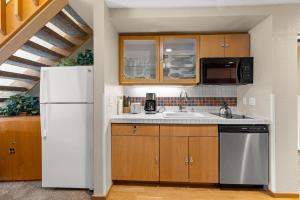 Palisades Tahoe Lodge Rentals Studio Loft #331