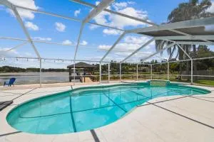 Lake House Westchase area. Heated Pool Waterfront! - West Chase