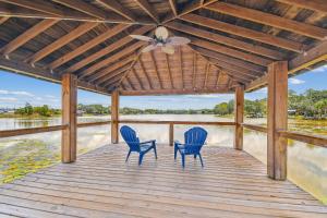 Lake House Westchase area. Heated Pool Waterfront!