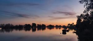 Habitación suite con baño privado a pies del río Guadalquivir