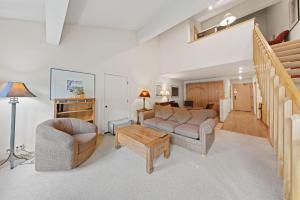 Palisades Tahoe Lodge Rentals Studio Loft #353