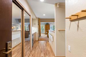 Palisades Tahoe Lodge Rentals Studio Loft #334