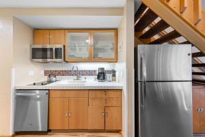 Palisades Tahoe Lodge Rentals Studio Loft #334
