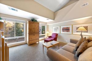 Palisades Tahoe Lodge Rentals Studio Loft #334