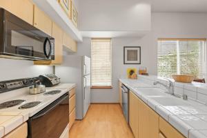 Palisades Tahoe Lodge Rentals Two Bedroom #422