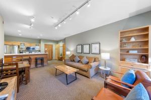Palisades Tahoe Lodge Rentals Two Bedroom #712