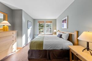 Palisades Tahoe Lodge Rentals Two Bedroom #712