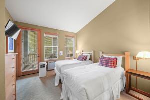 Palisades Tahoe Lodge Rentals Two Bedroom #804