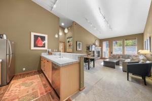 Palisades Tahoe Lodge Rentals Two Bedroom #804