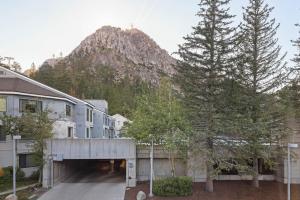 Palisades Tahoe Lodge Rentals Two Bedroom #804