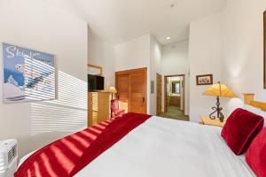 Palisades Tahoe Lodge Rentals Two Bedroom #800