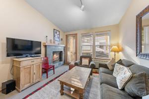 Palisades Tahoe Lodge Rentals Two Bedroom #800