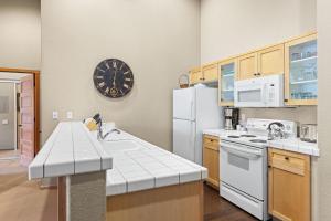 Palisades Tahoe Lodge Rentals Two Bedroom #809