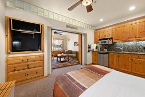 Palisades Tahoe Lodge Rentals Premium Studio #243