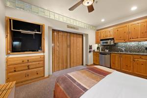 Palisades Tahoe Lodge Rentals Premium Studio #243