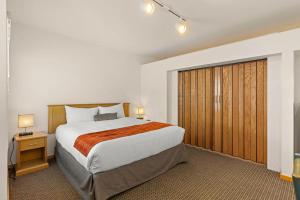 Palisades Tahoe Lodge Rentals Studio #144